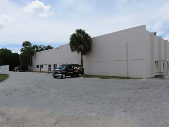 Freestanding Building on Lit Corner: 660 Mason Avenue, Daytona Beach, FL 32117